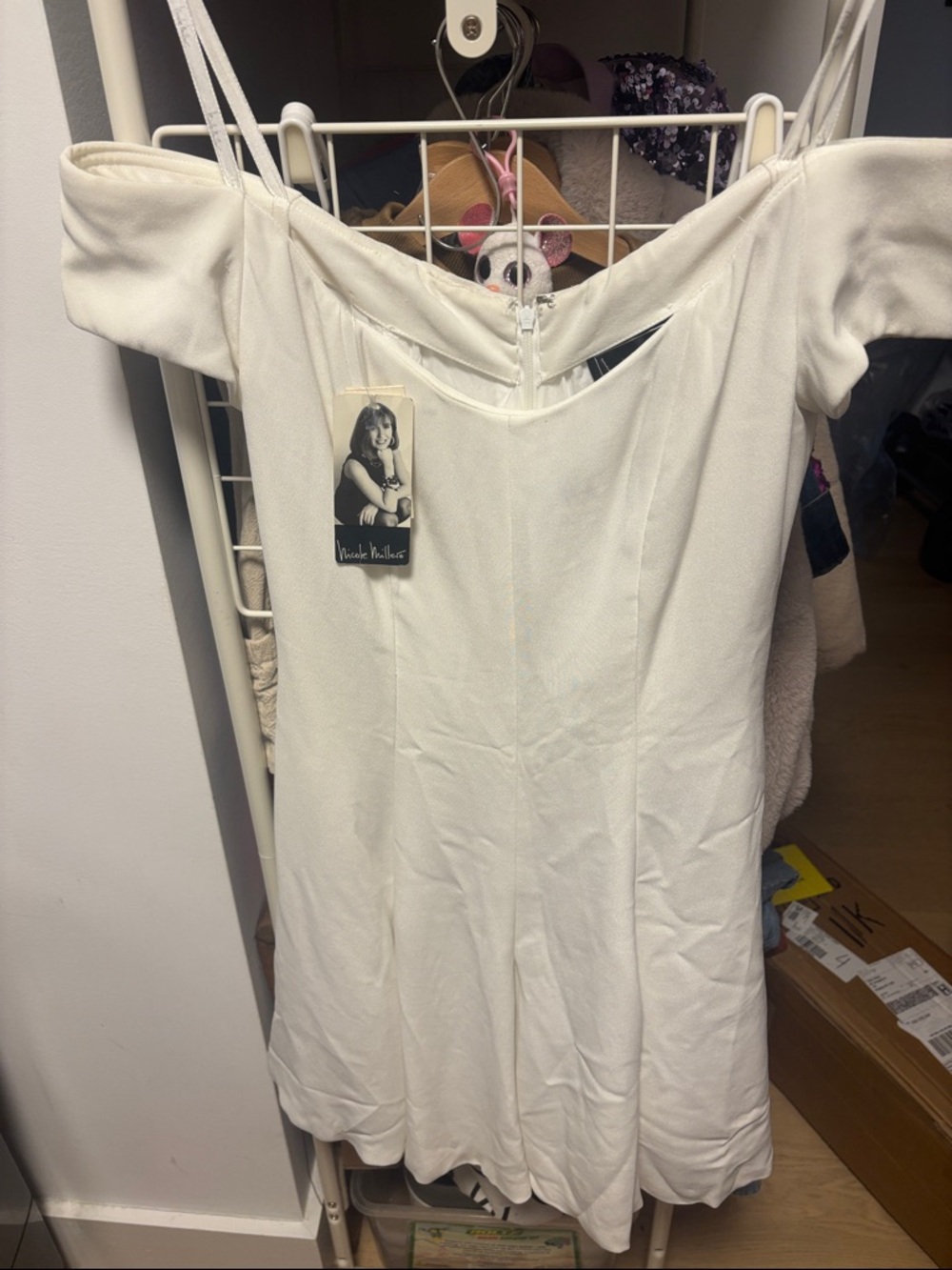 Vintage! Nicole Miller White Off-Shoulder Mini Dress! Unique/gorgeous piece! 2